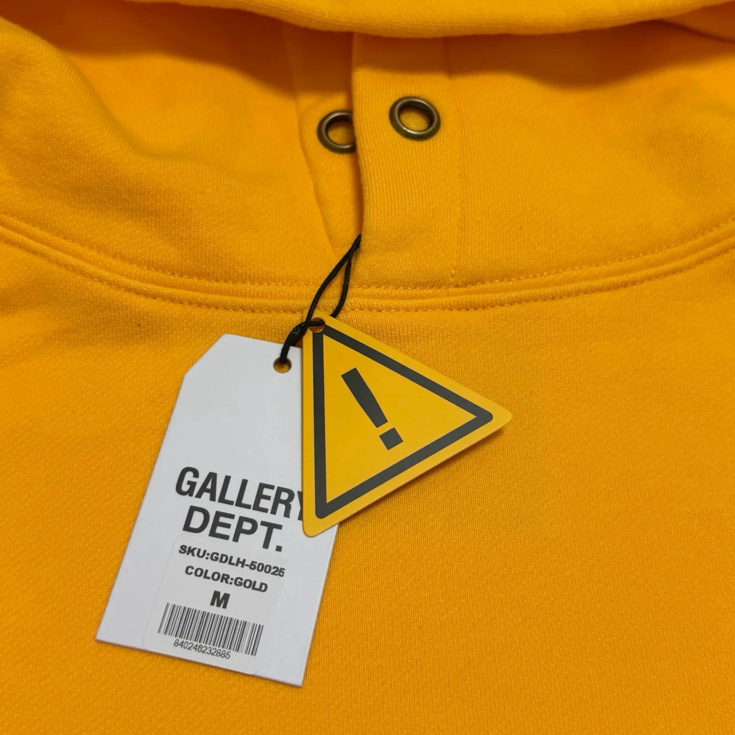 More details GALLERY DEPT. 90'S GD LOGO HOODIE 90's retro destruction yellow English hoodie Yellow S-XL Needs custom weaving and dyeing 500g high weight sweatshirt fabric Light fleece treatment on the inside Overall quite wide and comfortable Loose version Trendy and fashionable Same as the original version No hand-feeling printing process with water slurry Original consistent hang tag with G LOGO hanging beads
